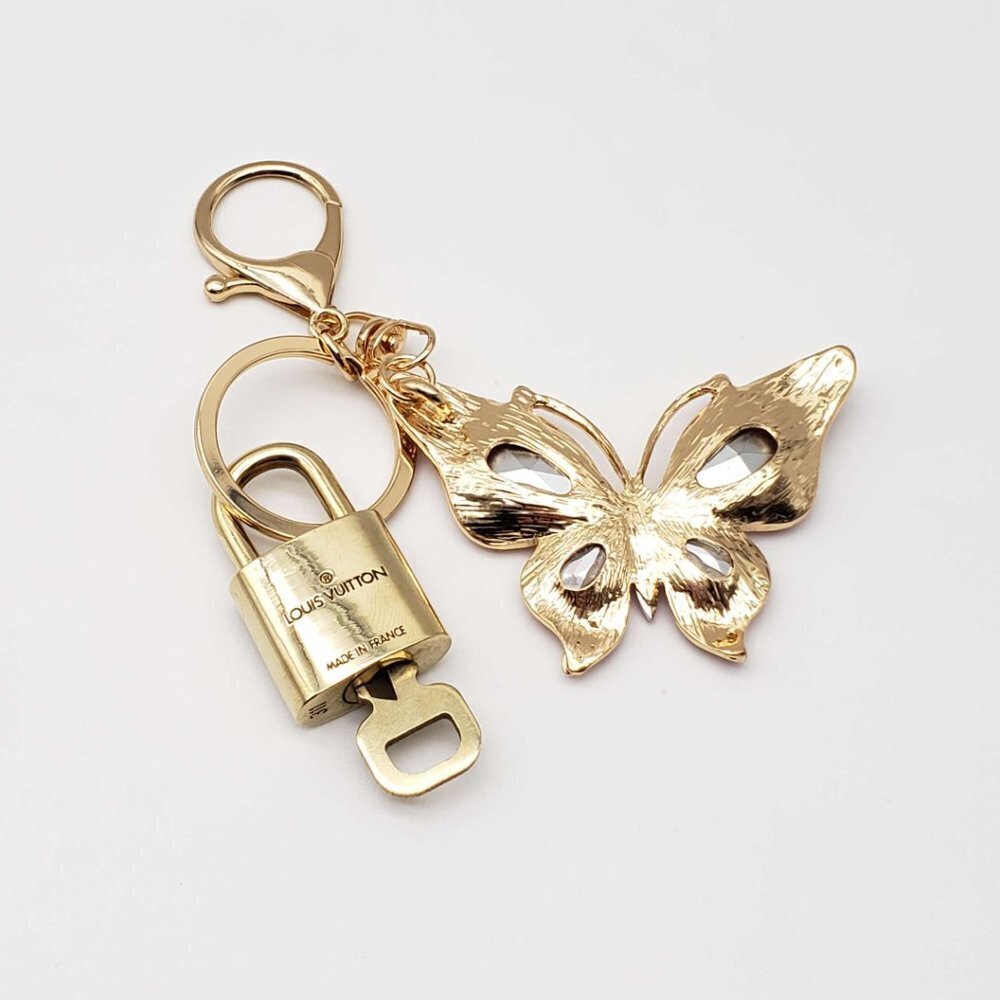 LV Authentic Gold Padlock 🔒 Key Set w/ Unbranded Butterfly Keychain Charm - Picture 4 of 10